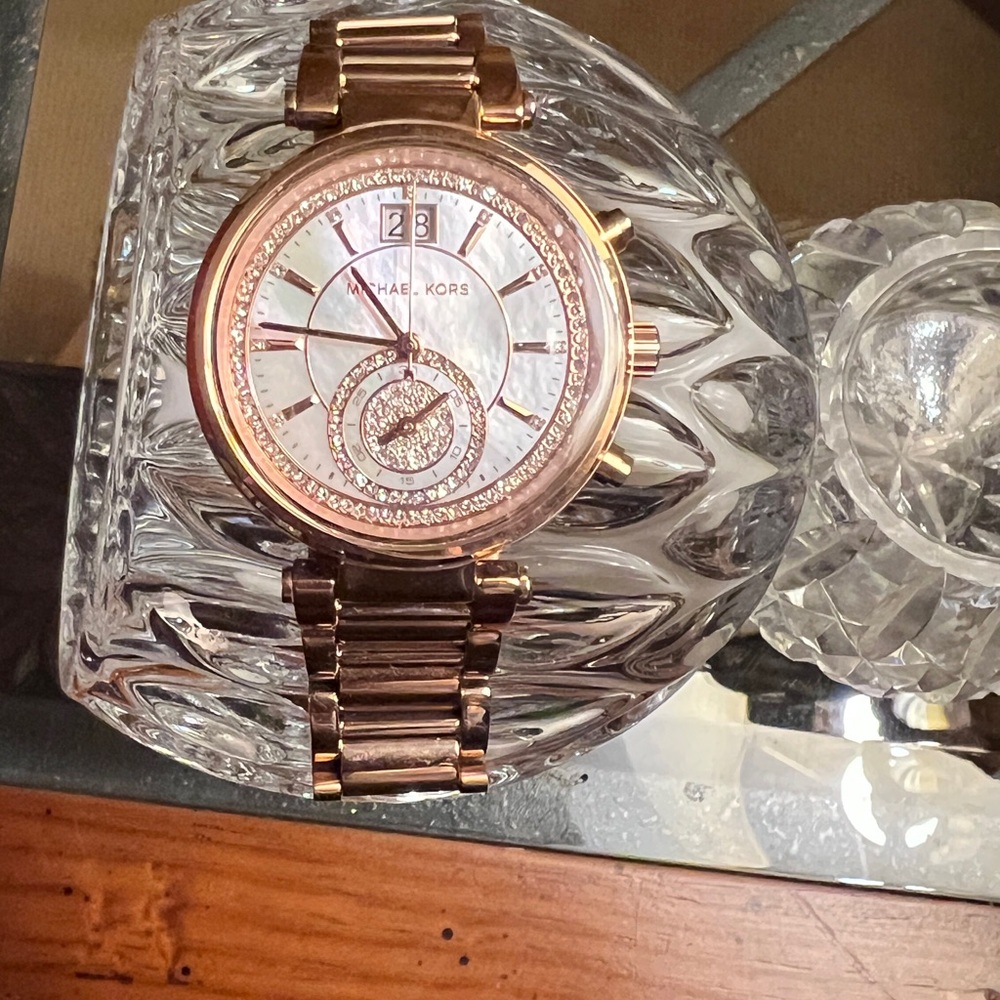 Michael Kors Rose Gold Watch - Picture 3 of 7